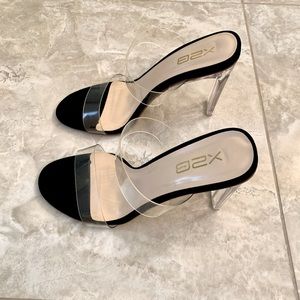 WOMEN Clear Strap Open Toe Heels Size 9